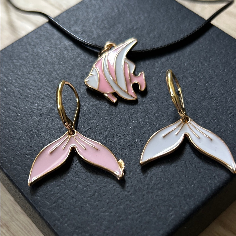 Gold and Pink Fish Jewelry Set